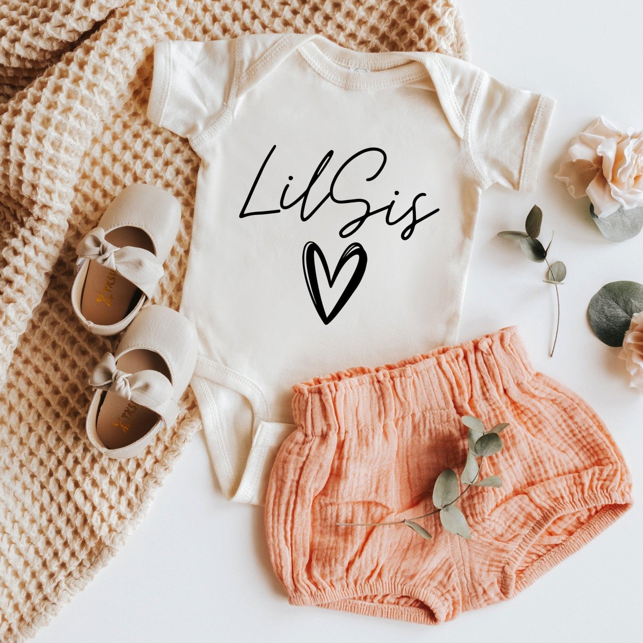 Lil sis heart baby Onesie (Cursive) - Pregnancy Announcement Sibling shirts, Lil sister, Little sister - Two & Gathered